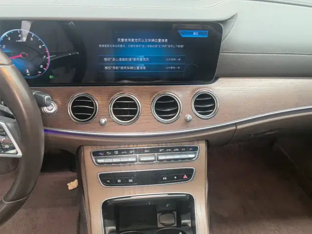 Mercedes-Benz E-Class — Фото автомобиля 12