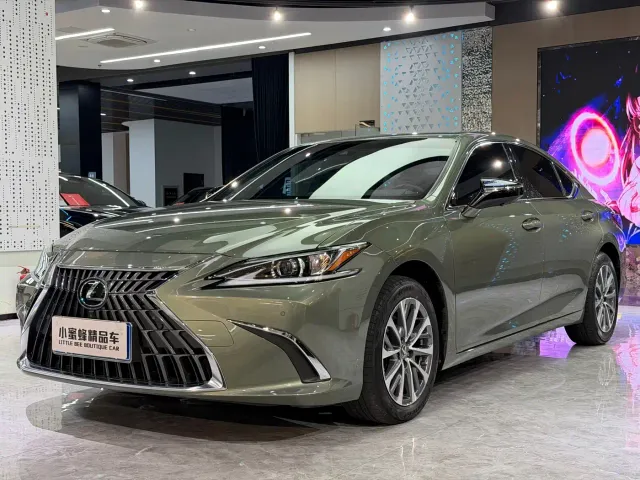 Фотография автомобиля — Lexus ES