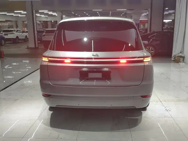 Li Auto L9 — Фото автомобиля 5