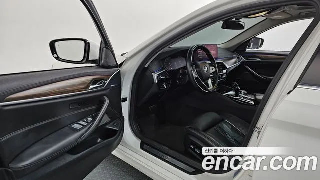 BMW 5-Series 5 серия (G30) 530i xDrive Luxury — Фото автомобиля 8