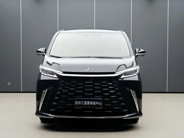 Lexus LM — Фото автомобиля 4