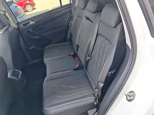 Volkswagen Tiguan L — Фото автомобиля 16