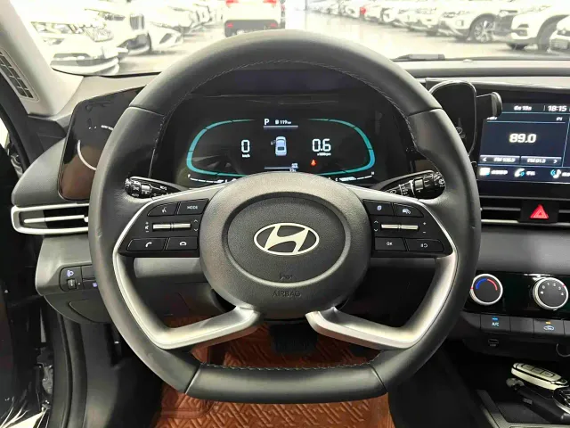 Hyundai Elantra — Фото автомобиля 8
