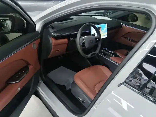 Arcfox Alpha T5 — Фото автомобиля 15