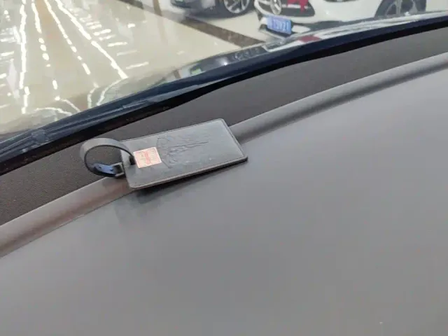 Tesla Model Y — Фото автомобиля 8