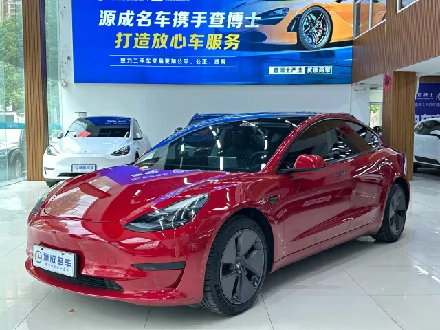 Tesla Model 3 — Фото автомобиля 2
