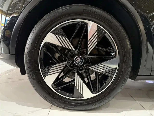 BYD Tang — Фото автомобиля 9