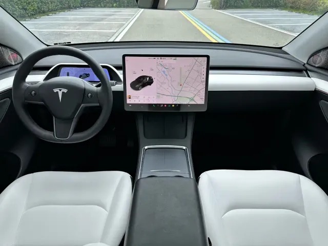 Tesla Model Y — Фото автомобиля 13