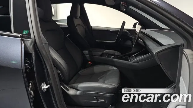 Tesla Model Y — Фото автомобиля 10