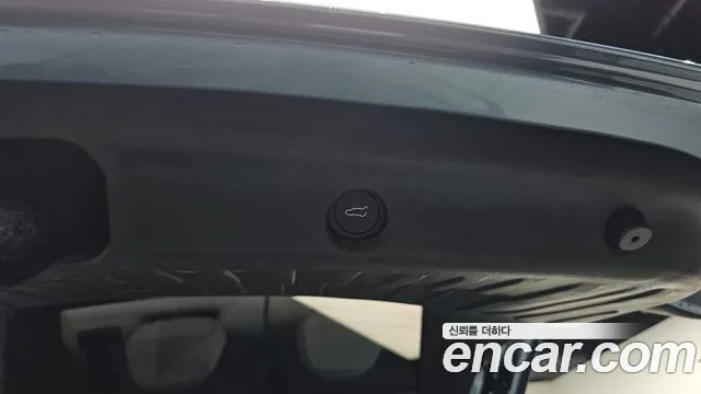 Tesla Model Y — Фото автомобиля 26