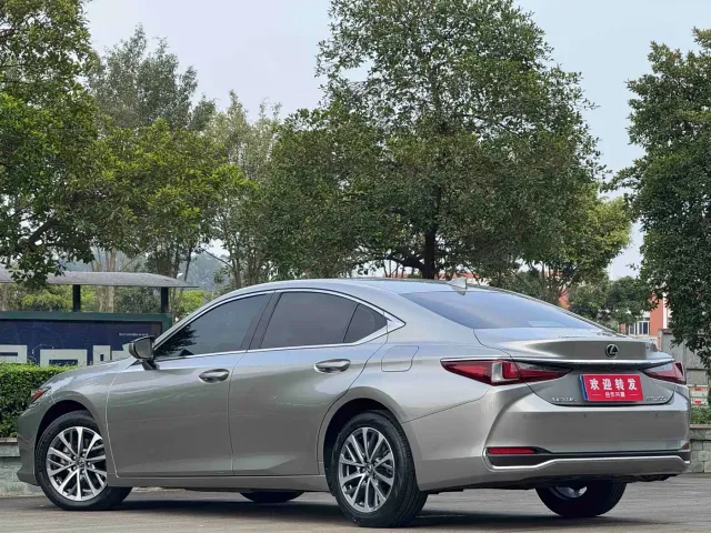 Lexus ES — Фото автомобиля 6