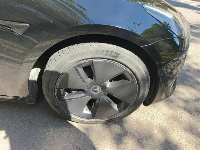 Tesla Model 3 — Фото автомобиля 5