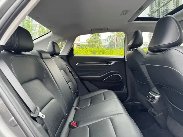 Geely Emgrand — Фото автомобиля 12