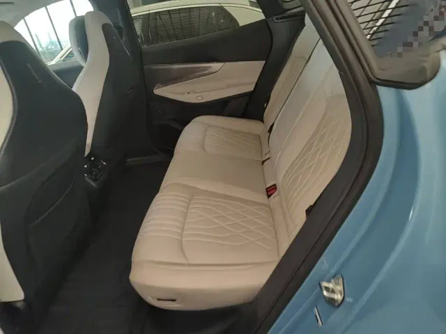 Lynk & Co Lynk & Co 08 EM-P 2026 Model Base Trim — Фото автомобиля 16