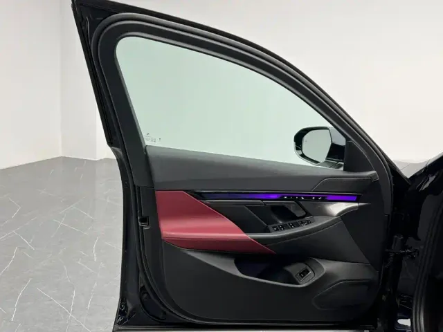 BMW i5 — Фото автомобиля 11
