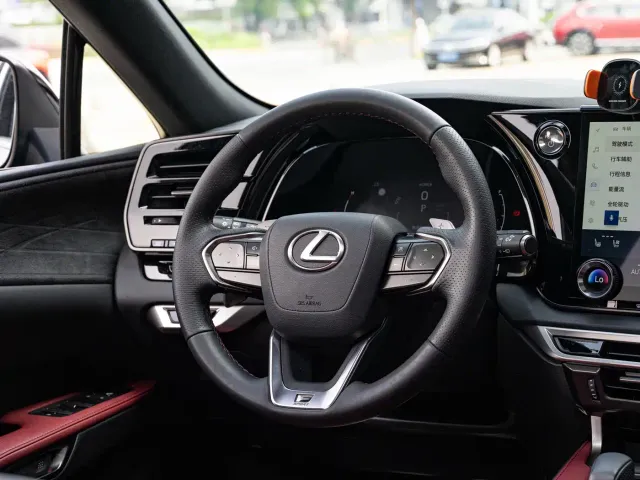 Lexus Lexus RX 2023 500h 4WD F SPORT Performance — Фото автомобиля 14