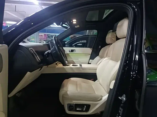 Li Auto L7 — Фото автомобиля 14