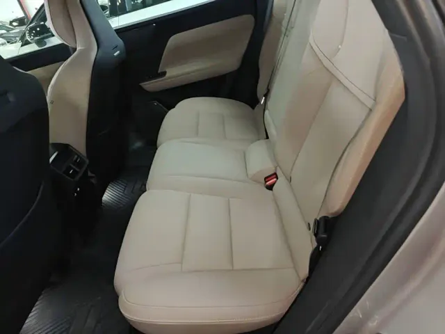 Volvo XC70 Plug-in Hybrid — Фото автомобиля 16