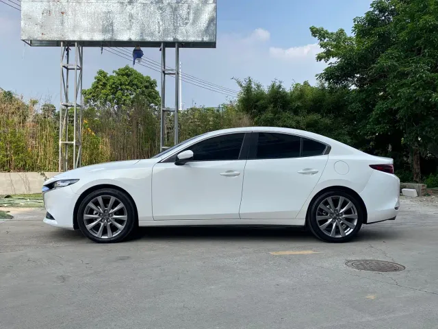Mazda Axela — Фото автомобиля 8