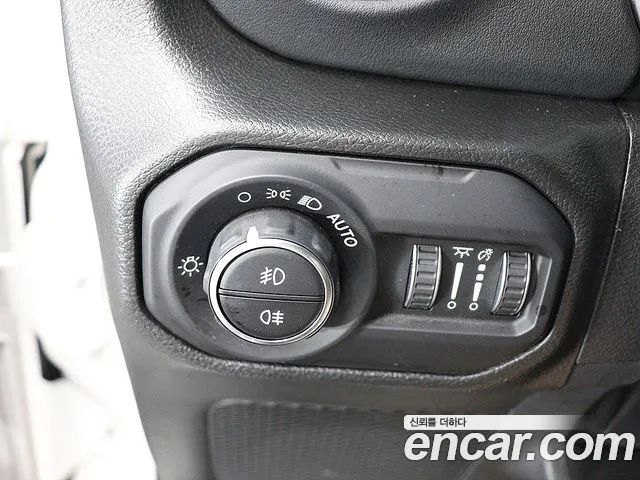 Jeep Wrangler JL — Фото автомобиля 12
