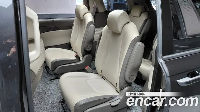 Kia Carnival Generation 4 — Фото автомобиля 18