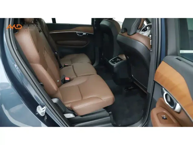 Volvo XC90 — Фото автомобиля 8