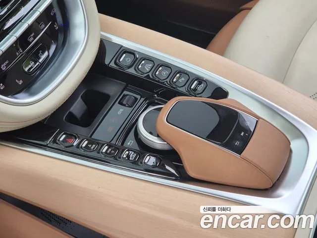 Aston Martin DBX — Фото автомобиля 11