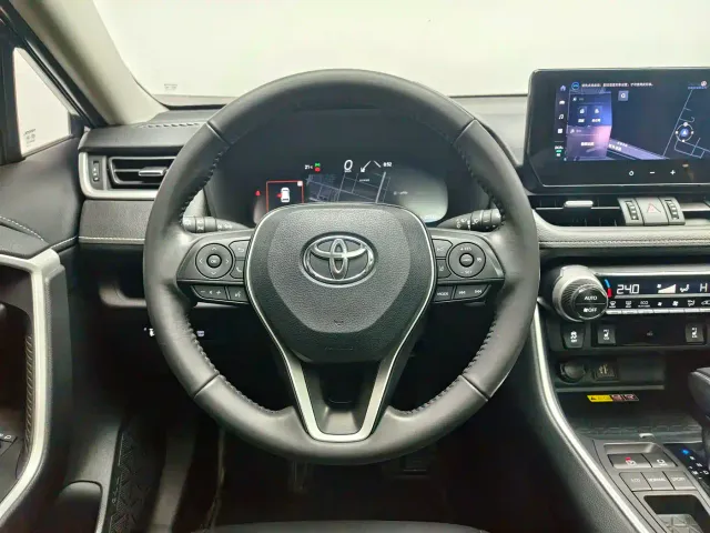 Toyota RAV4 — Фото автомобиля 11