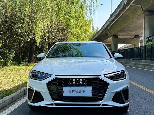 Фотография автомобиля — Audi A4L
