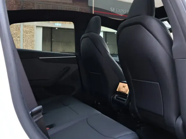 Tesla Model Y — Фото автомобиля 9