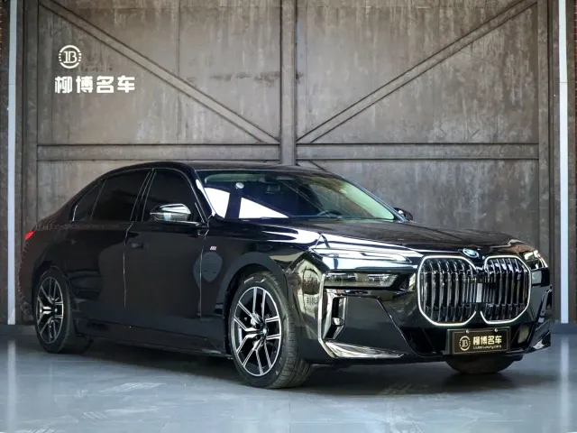 BMW i7 — Фото автомобиля 21
