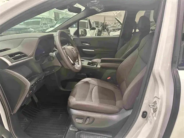 Toyota Granvia — Фото автомобиля 12