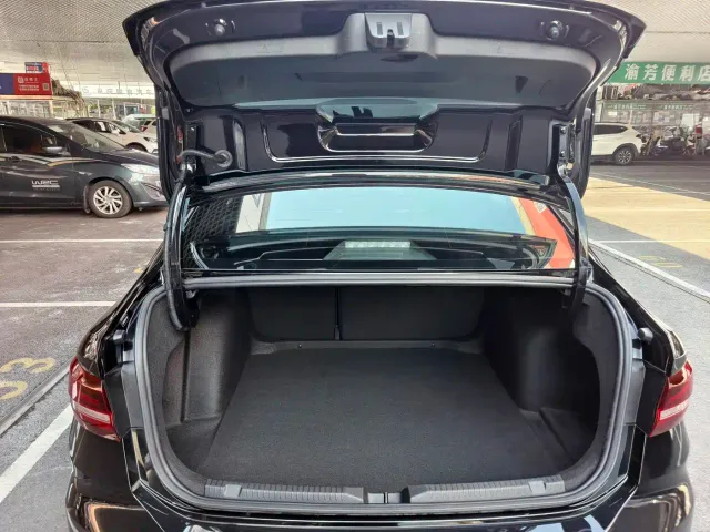Volkswagen Lavida — Фото автомобиля 14