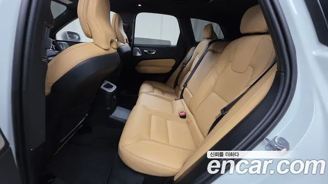 Вольво XC60 — Фото автомобиля 11