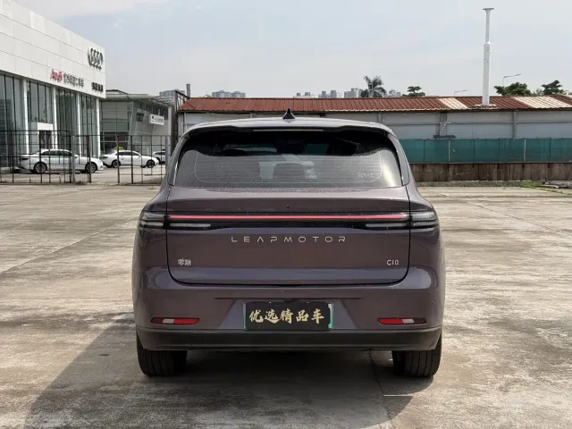 Leapmotor C10 — Фото автомобиля 14