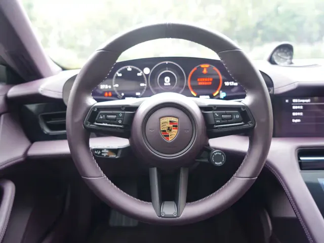 Porsche Taycan — Фото автомобиля 19