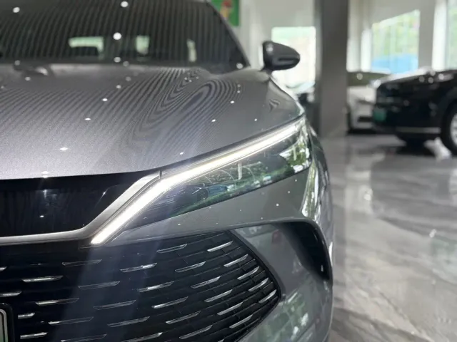 BYD Qin L — Фото автомобиля 25