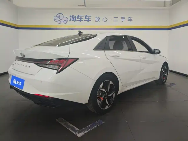 Hyundai Elantra — Фото автомобиля 3