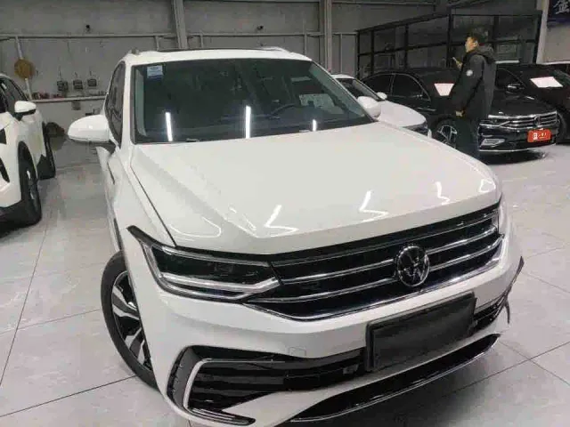 Volkswagen Tiguan L — Фото автомобиля 4