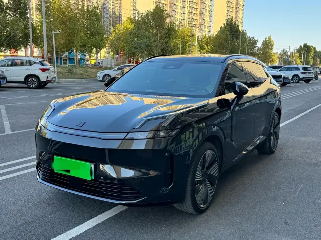 Фотография автомобиля — Lynk & Co 08 EM-P