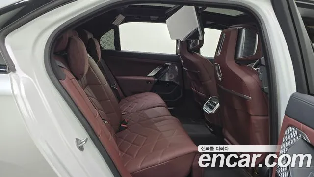 BMW i7 G70 — Фото автомобиля 25
