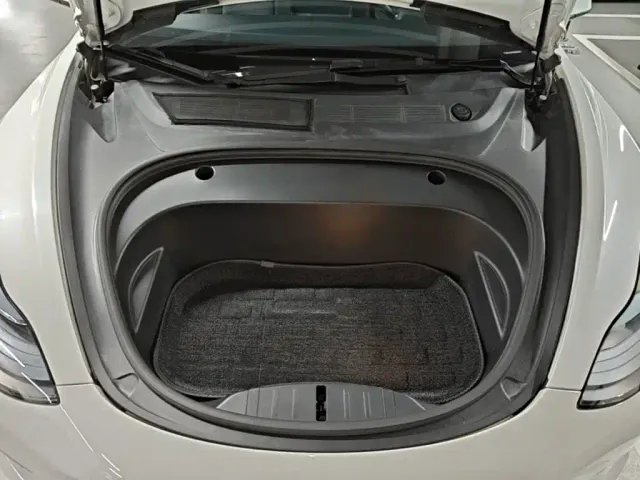 Tesla Model 3 — Фото автомобиля 19