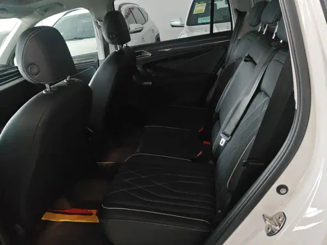 Volkswagen Tiguan L — Фото автомобиля 12