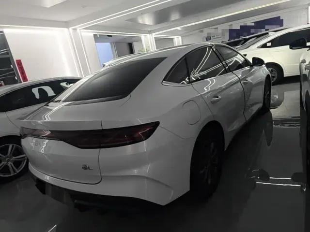 BYD Qin L — Фото автомобиля 6