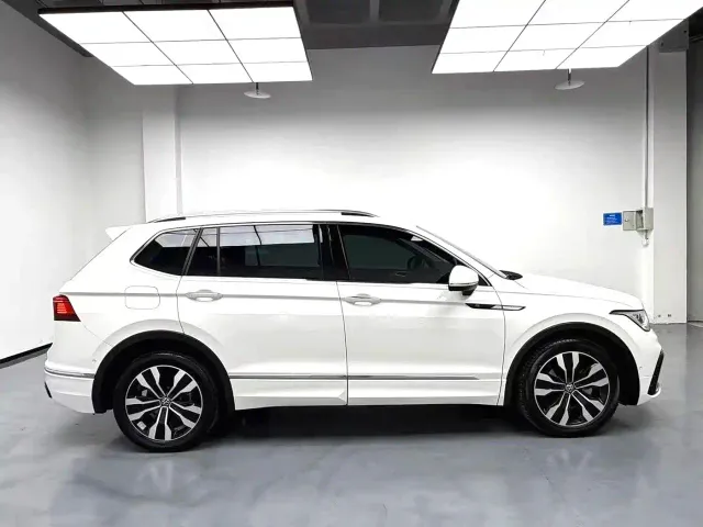Volkswagen Tiguan L — Фото автомобиля 2