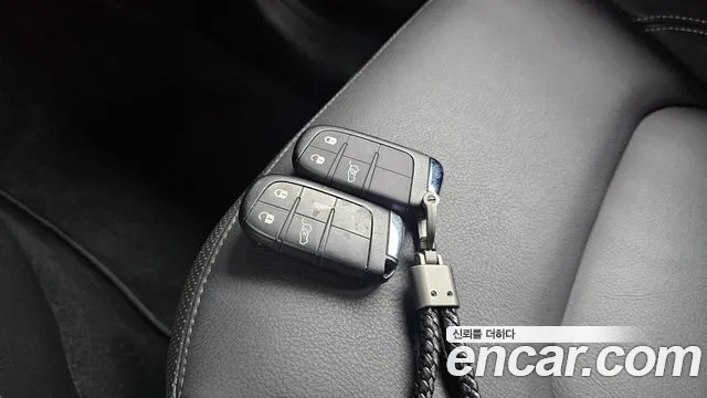 Jeep Renegade — Фото автомобиля 16