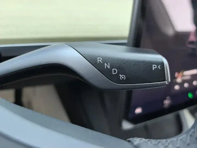 Tesla Model Y — Фото автомобиля 16