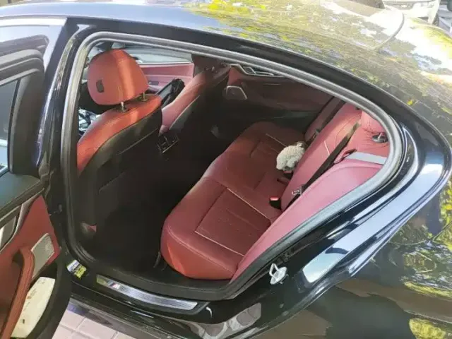 BMW 5 Series — Фото автомобиля 6