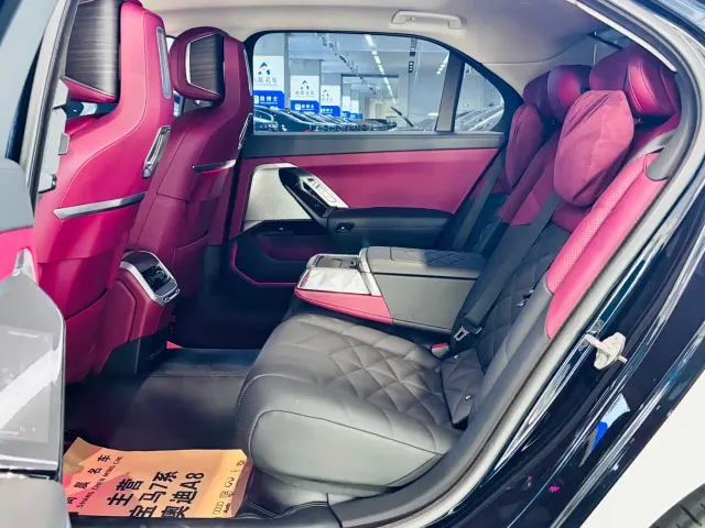 BMW 7 Series — Фото автомобиля 8