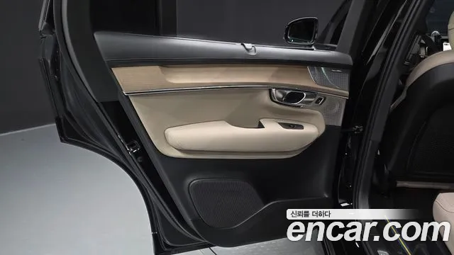 Volvo XC90 — Фото автомобиля 14